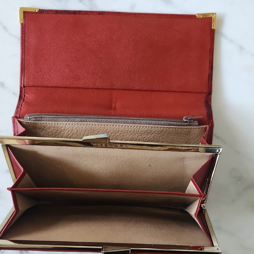 Givenchy Red Kiss LockWallet w/ Elegant Gold Accents..beautiful Classic Wallet - Picture 6 of 10